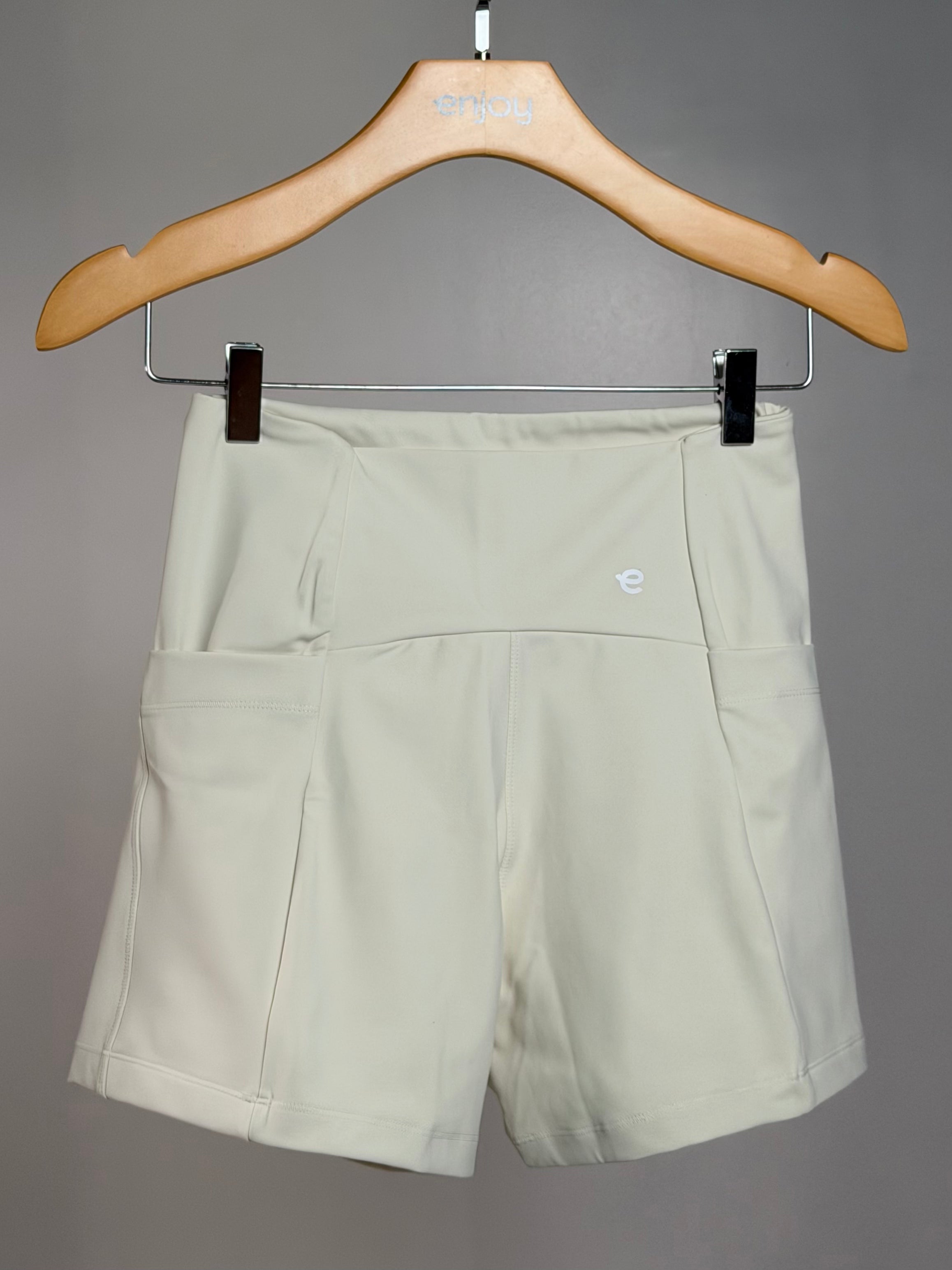 Short Eleve